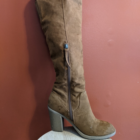 Women's tall boot - Picture 2 of 2
